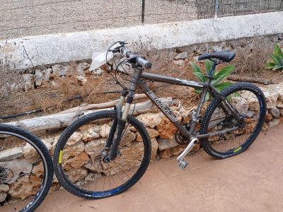 3 bicicletas, sin usar durante mucho tiempo, se venden juntas por 50€