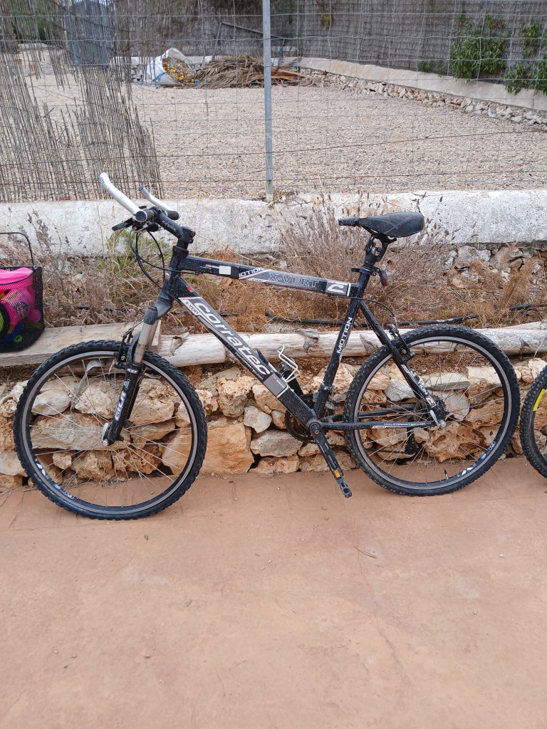 3 bicicletas, sin usar durante mucho tiempo, se venden juntas por 50€
