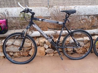 3 bicicletas, sin usar durante mucho tiempo, se venden juntas por 50€