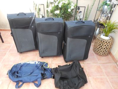 3 große Koffer von Saxoline + 2 Sporttaschen ( Markenware )