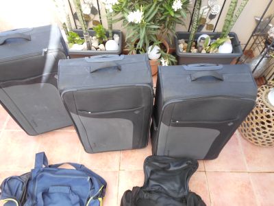 3 große Koffer von Saxoline + 2 Sporttaschen ( Markenware )