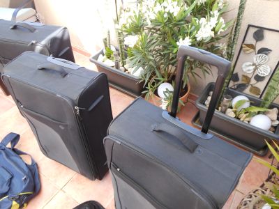3 große Koffer von Saxoline + 2 Sporttaschen ( Markenware )