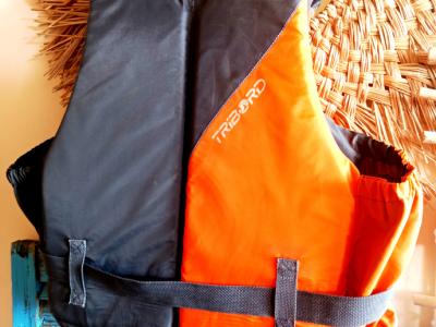 3 Schwimmwesten für Erwachsene