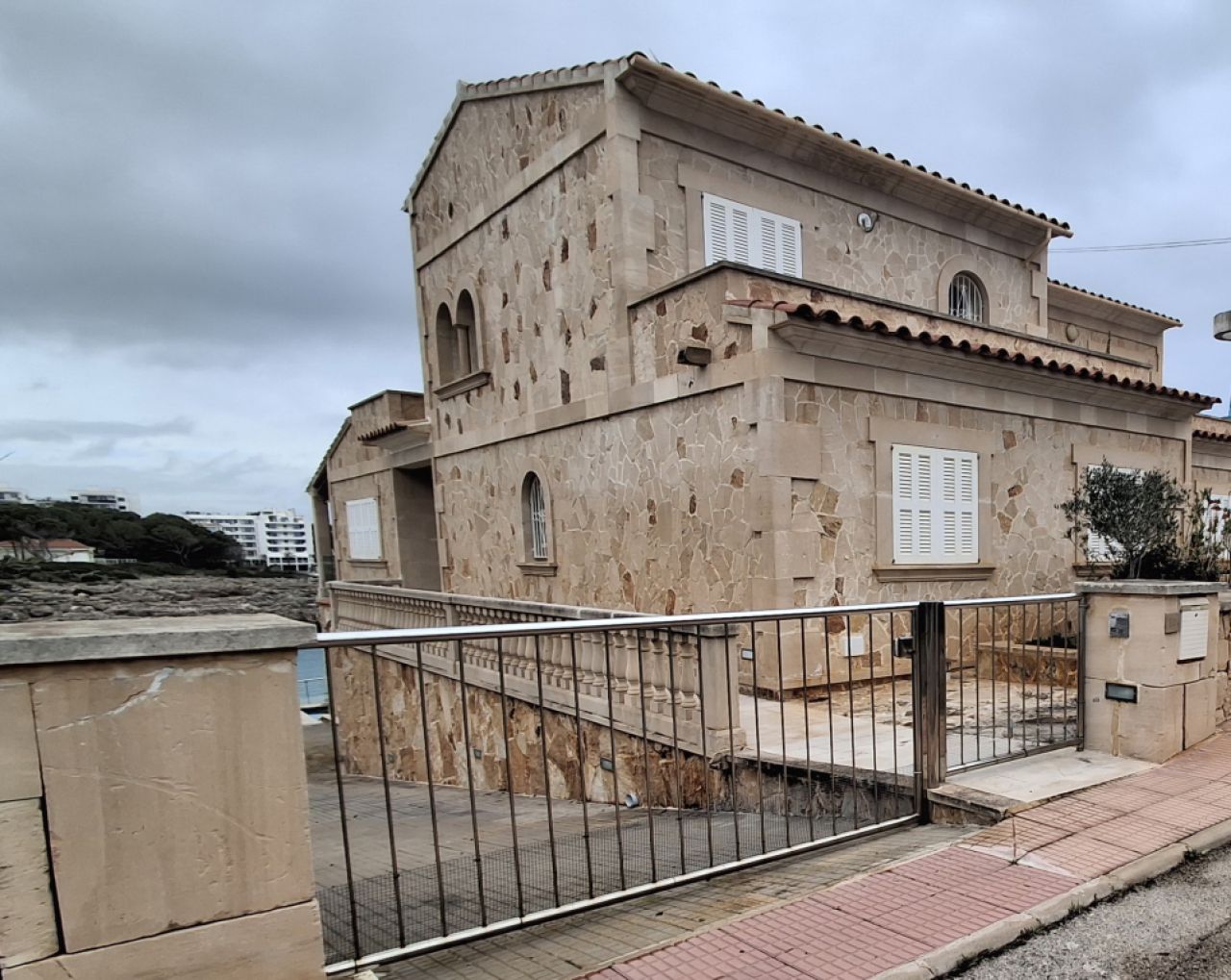 Chalet de 3 plantas con calefacción, piscina en la bahía de Cala Marsal -- CH 40 a