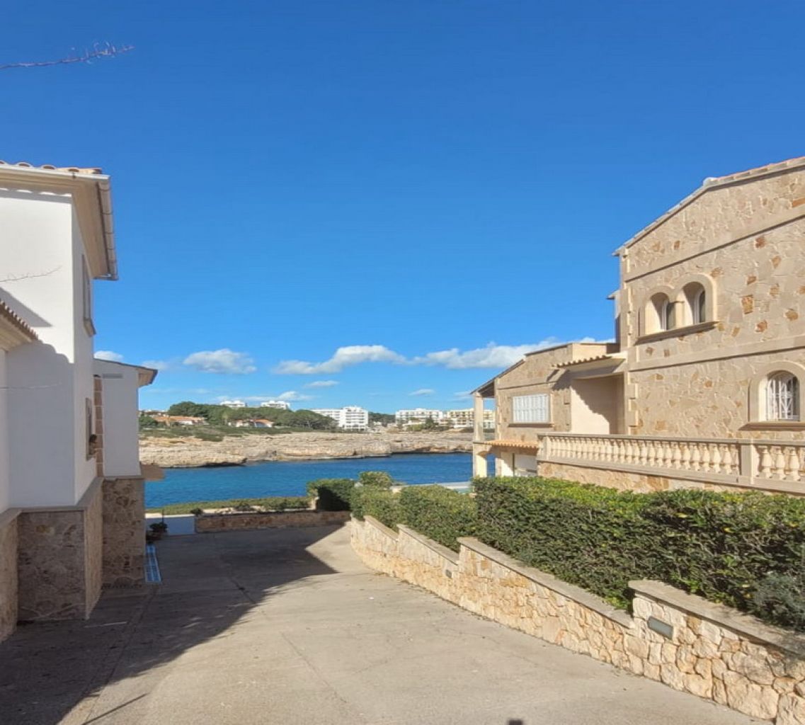 Chalet de 3 plantas con calefacción, piscina en la bahía de Cala Marsal -- CH 40 a
