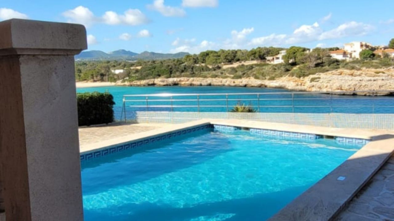 Chalet de 3 plantas con calefacción, piscina en la bahía de Cala Marsal -- CH 40 a