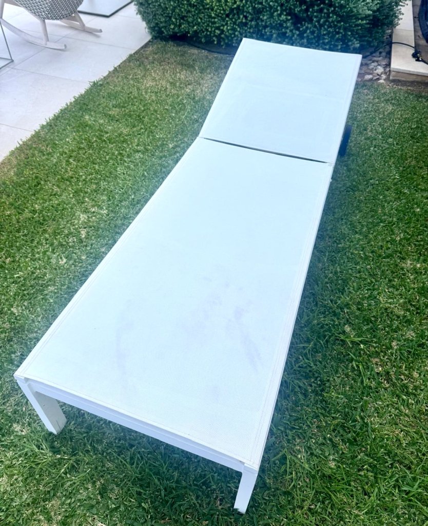 4 white aluminum sun loungers with wheels