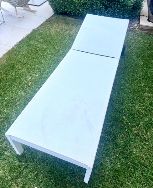 4 white aluminum sun loungers with wheels