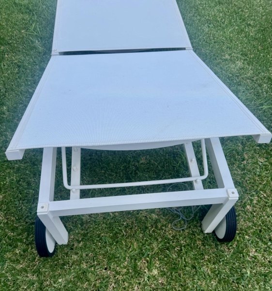 4 white aluminum sun loungers with wheels