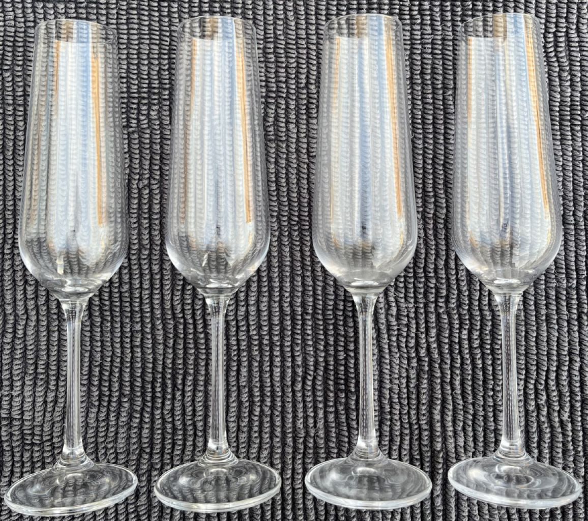 4 champagne glasses