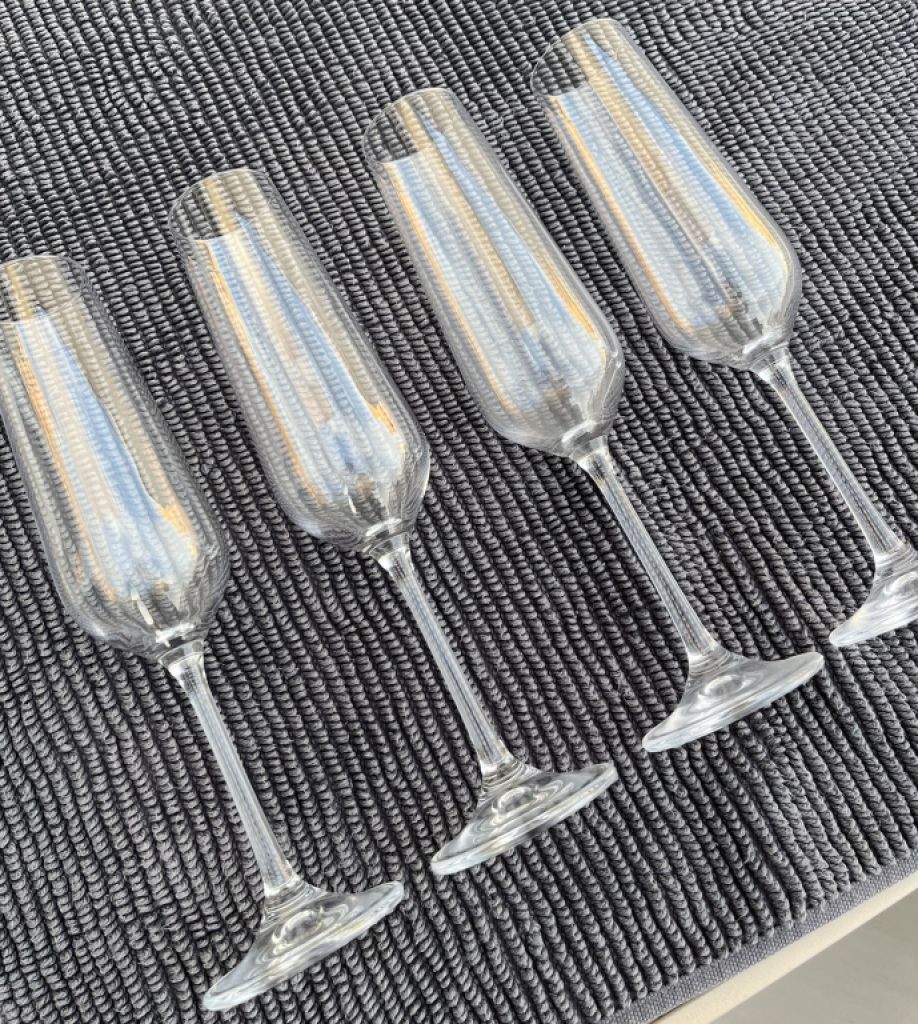 4 champagne glasses