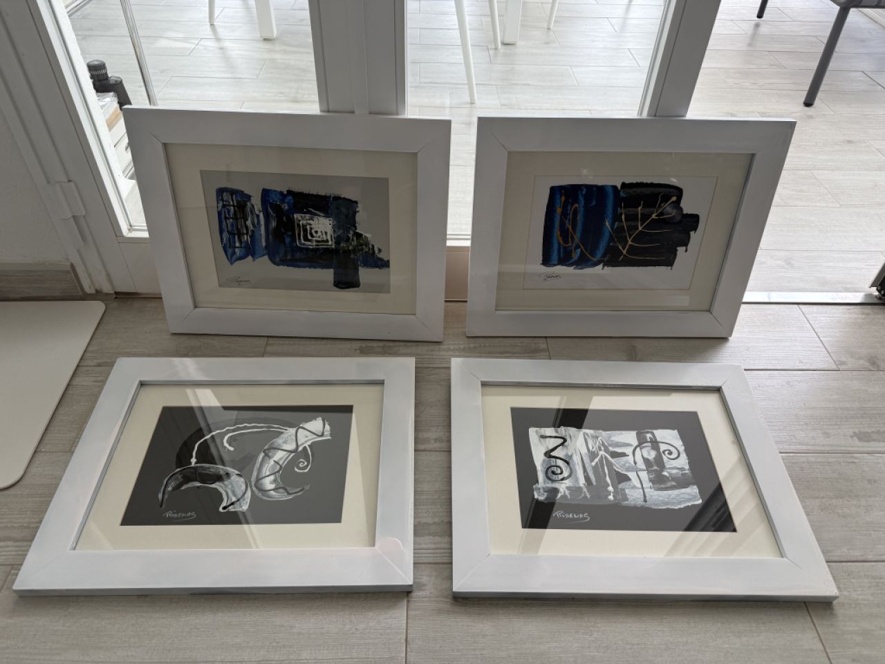 4 Decorative Pictures €40