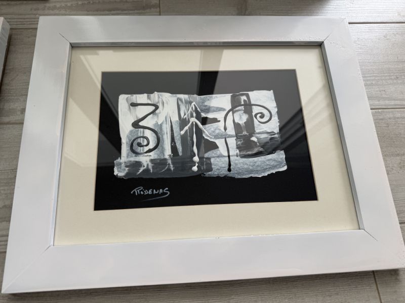 4 Decorative Pictures €40