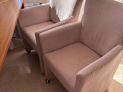 4 gepolsterte Esszimmerstühle mit Rollen, sehr bequem