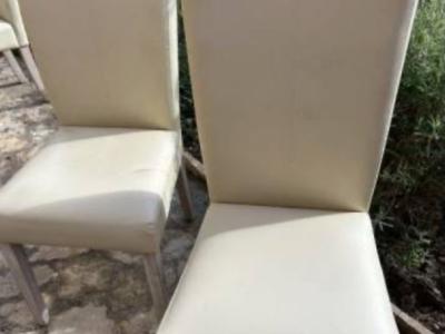 4 sillas de cuero