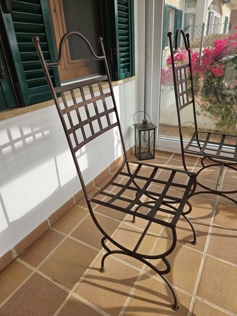 4 metal chairs