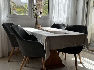 4 moderne Polstersessel / Esszimmerstühle  Grau mit massiven Eichenholzbeinen