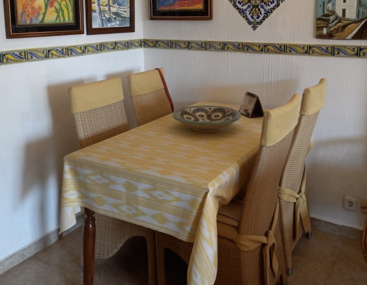 4 Sillas de Comedor de Ratán con Cojines