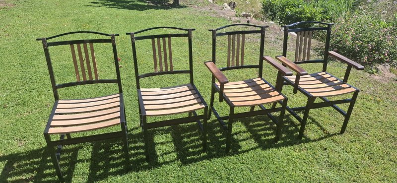 4 robuste Gartenstühle