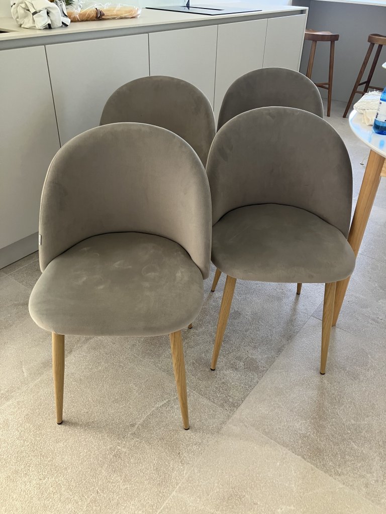 4 Stühle für Esstisch von SKLUM