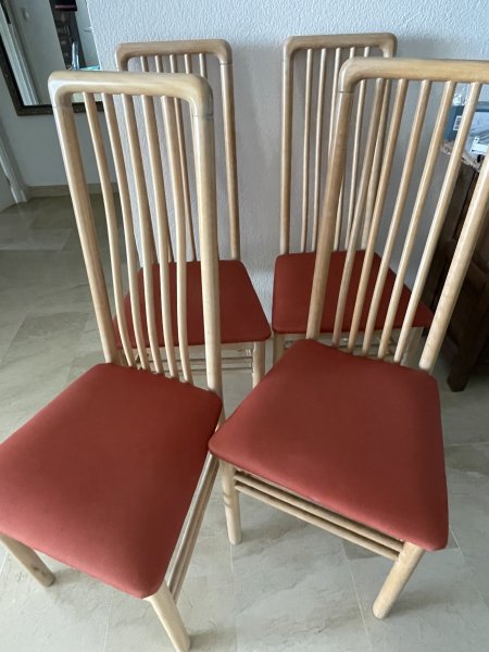 4 Stühle kostengünstig abzugeben