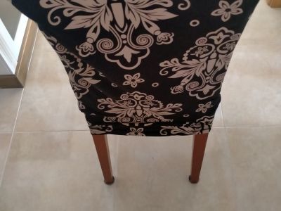 4 Fundas para sillas y 2 bolsas