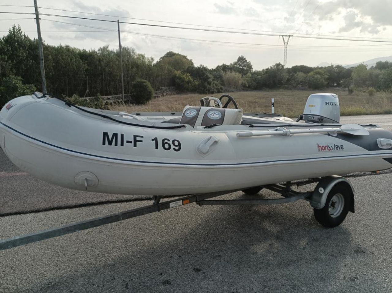 Embarcación neumática de 4m Semirrígida Fueraborda Honda 30hp incl. Remolque