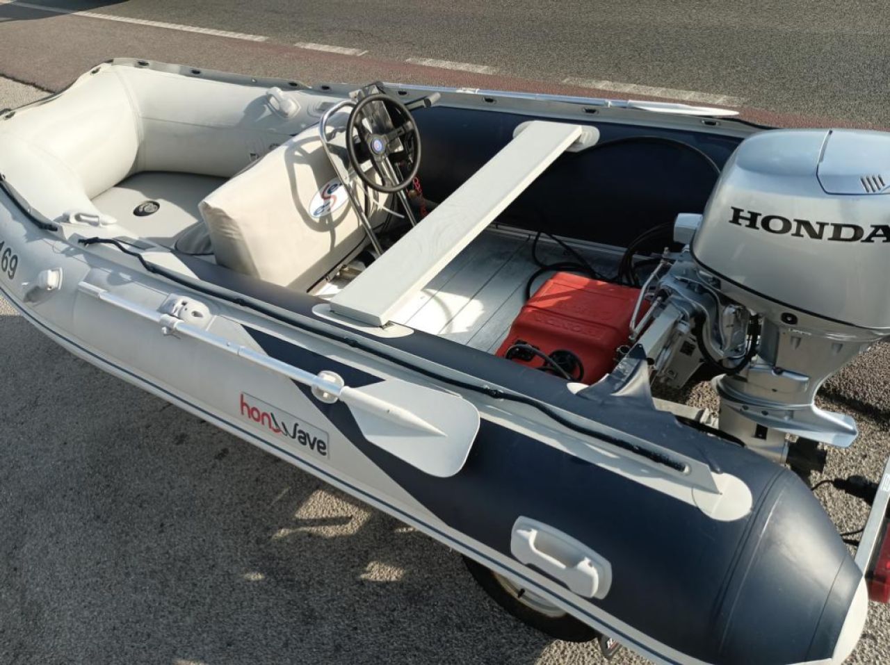 Embarcación neumática de 4m Semirrígida Fueraborda Honda 30hp incl. Remolque