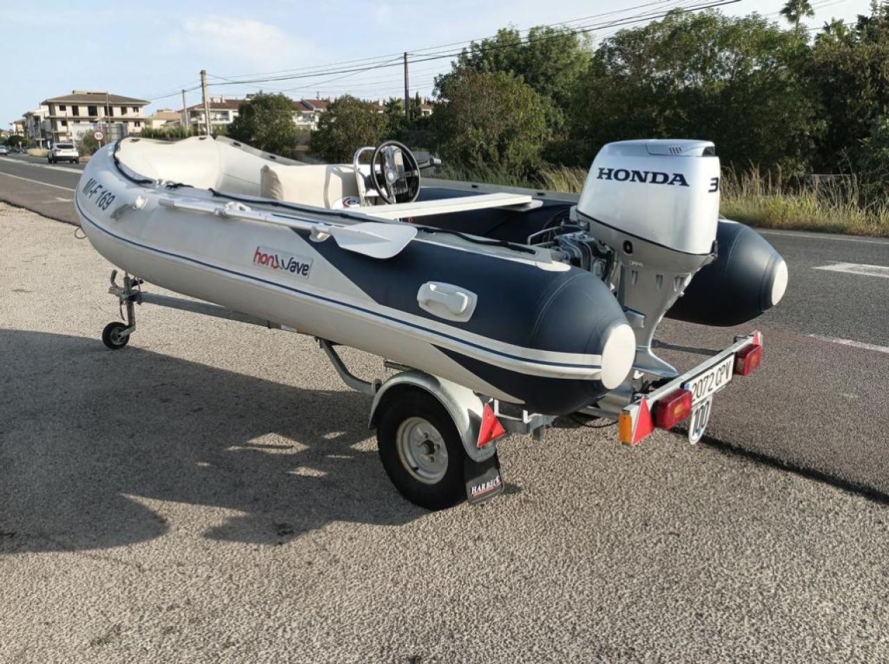 Embarcación neumática de 4m Semirrígida Fueraborda Honda 30hp incl. Remolque