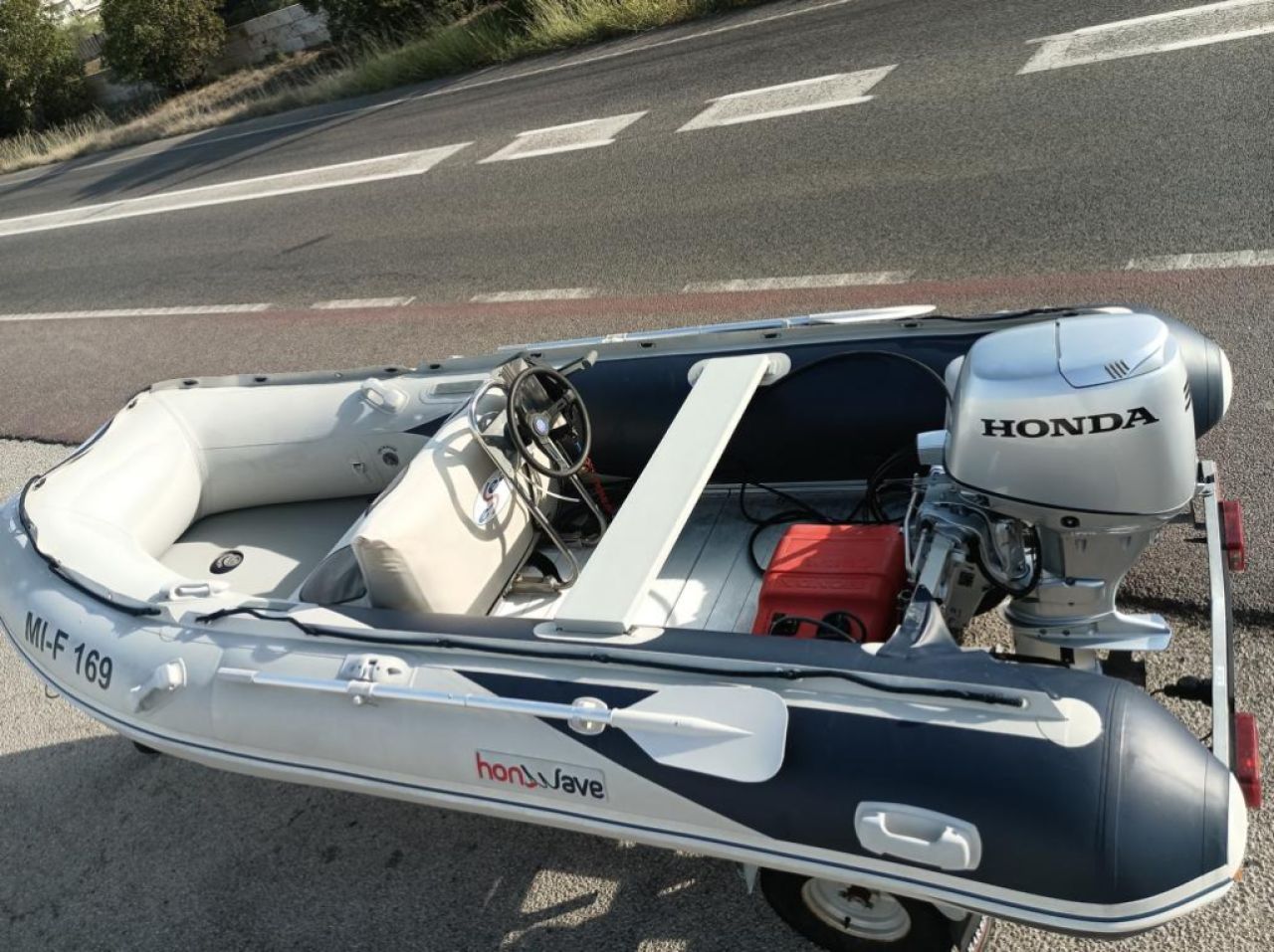 Embarcación neumática de 4m Semirrígida Fueraborda Honda 30hp incl. Remolque