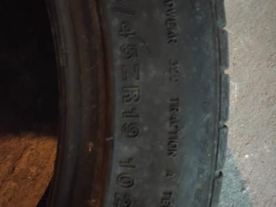 4x Like-new car tires / barely used