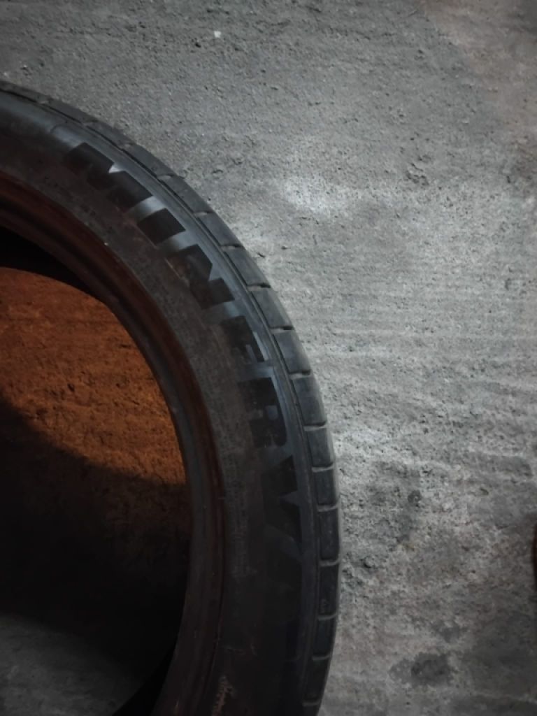 4x Like-new car tires / barely used