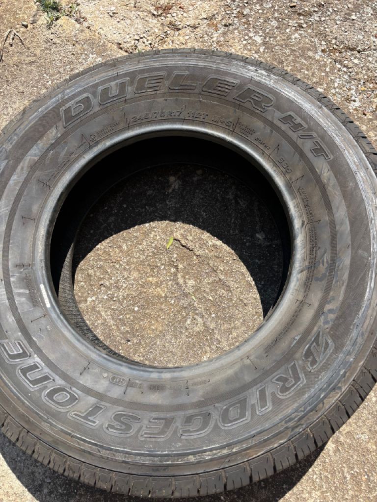 5 tires / Bridgestone Jeep Wrangler