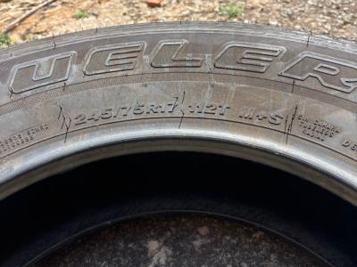 5 tires / Bridgestone Jeep Wrangler