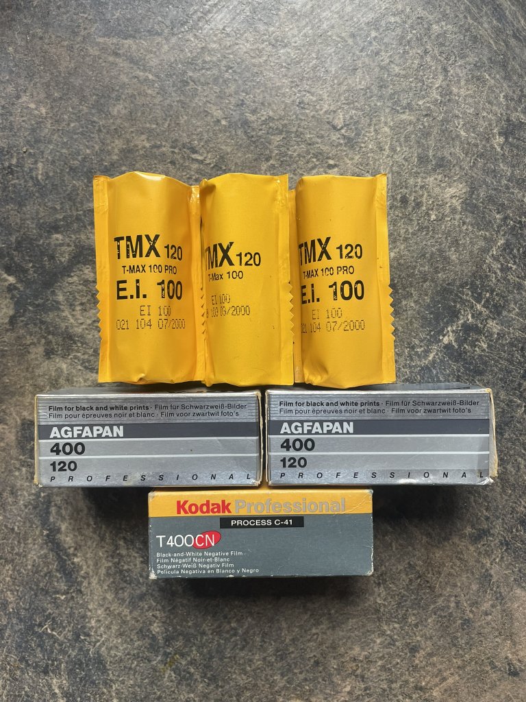 6 roll films: 3x TMX 100 - 2x AgfaPan 400 - 1x T400 CN