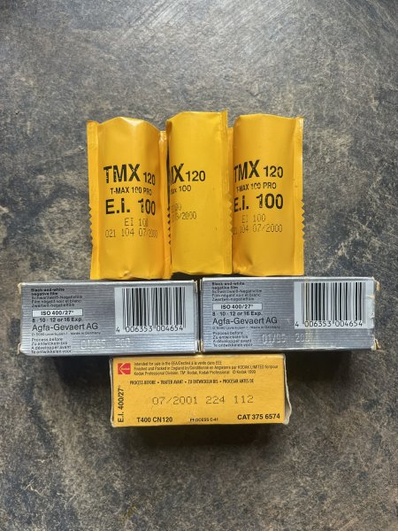 6 roll films: 3x TMX 100 - 2x AgfaPan 400 - 1x T400 CN