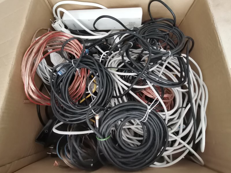 Paquete de 8KG Cables de alta calidad: Red LAN, HDMI, DP, USB, audio para ordenador