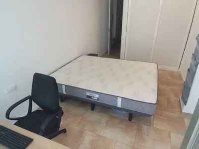 Ab 1.9.  freies WG-Zimmer mit eigenem Zugang zur Dusche/Bad