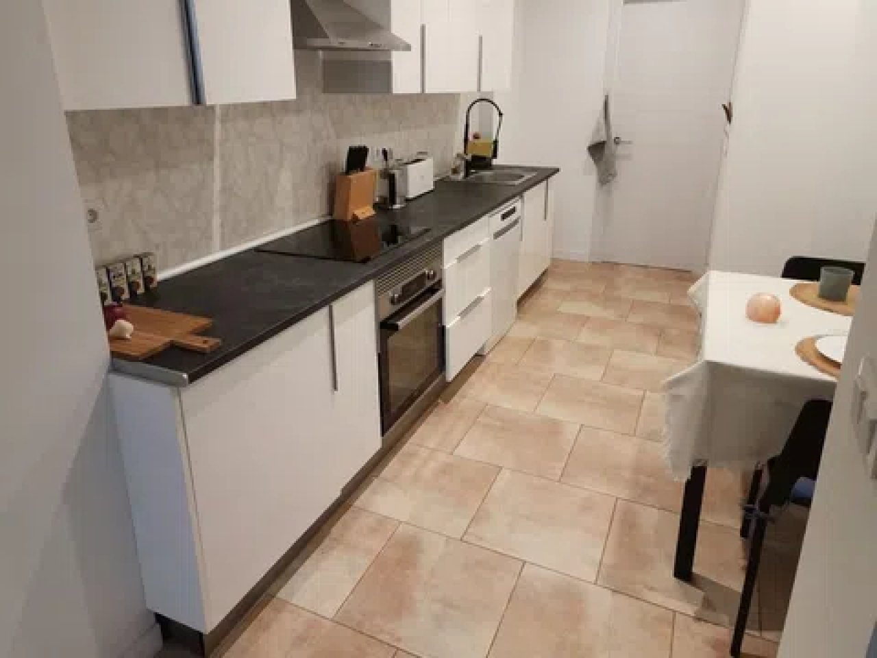 Ab 1.9.  freies WG-Zimmer mit eigenem Zugang zur Dusche/Bad