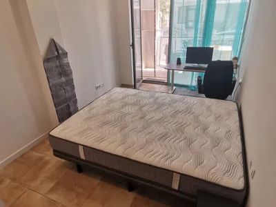 Ab 1.9.  freies WG-Zimmer mit eigenem Zugang zur Dusche/Bad