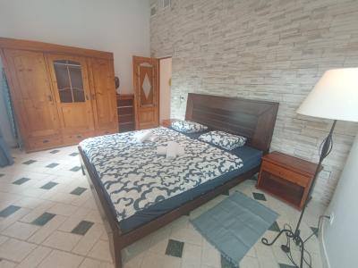 A PARTIR DEL 27 DE JUNIO; Chalet con jardín, piscina y calefacción por suelo radiante en Cala Llombards -- CH 87