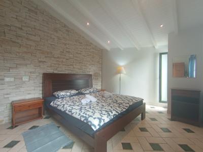 A PARTIR DEL 27 DE JUNIO; Chalet con jardín, piscina y calefacción por suelo radiante en Cala Llombards -- CH 87