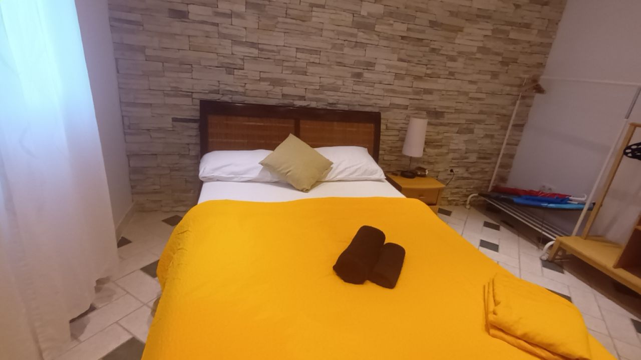 A PARTIR DEL 27 DE JUNIO; Chalet con jardín, piscina y calefacción por suelo radiante en Cala Llombards -- CH 87