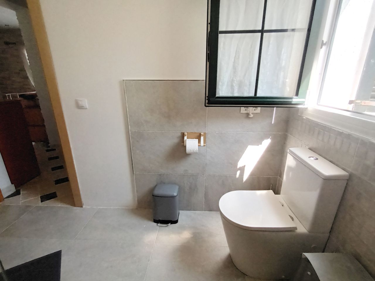 A PARTIR DEL 27 DE JUNIO; Chalet con jardín, piscina y calefacción por suelo radiante en Cala Llombards -- CH 87