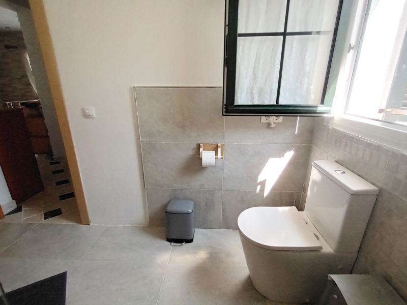 A PARTIR DEL 27 DE JUNIO; Chalet con jardín, piscina y calefacción por suelo radiante en Cala Llombards -- CH 87