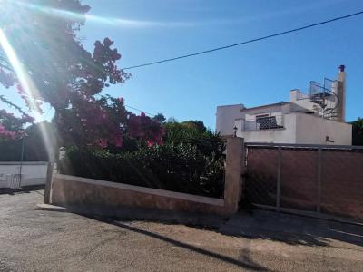 A PARTIR DEL 27 DE JUNIO; Chalet con jardín, piscina y calefacción por suelo radiante en Cala Llombards -- CH 87