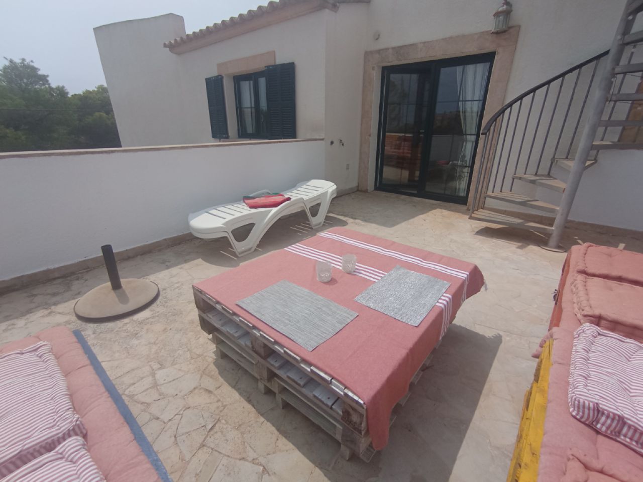 A PARTIR DEL 27 DE JUNIO; Chalet con jardín, piscina y calefacción por suelo radiante en Cala Llombards -- CH 87