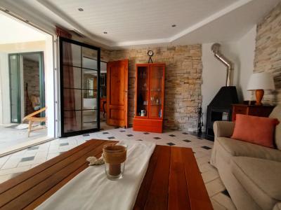 A PARTIR DEL 27 DE JUNIO; Chalet con jardín, piscina y calefacción por suelo radiante en Cala Llombards -- CH 87