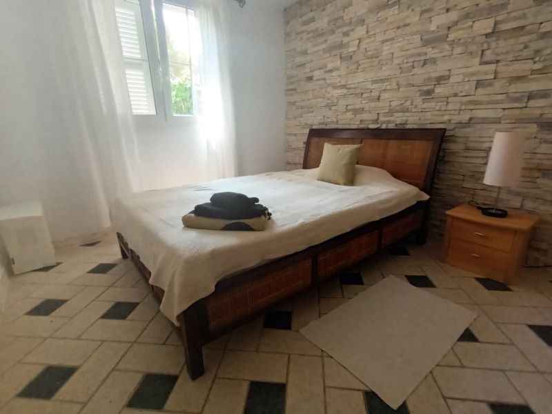 A PARTIR DEL 27 DE JUNIO; Chalet con jardín, piscina y calefacción por suelo radiante en Cala Llombards -- CH 87