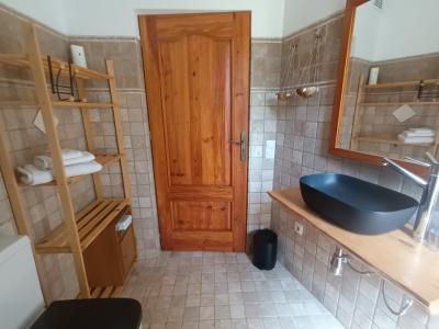 A PARTIR DEL 27 DE JUNIO; Chalet con jardín, piscina y calefacción por suelo radiante en Cala Llombards -- CH 87